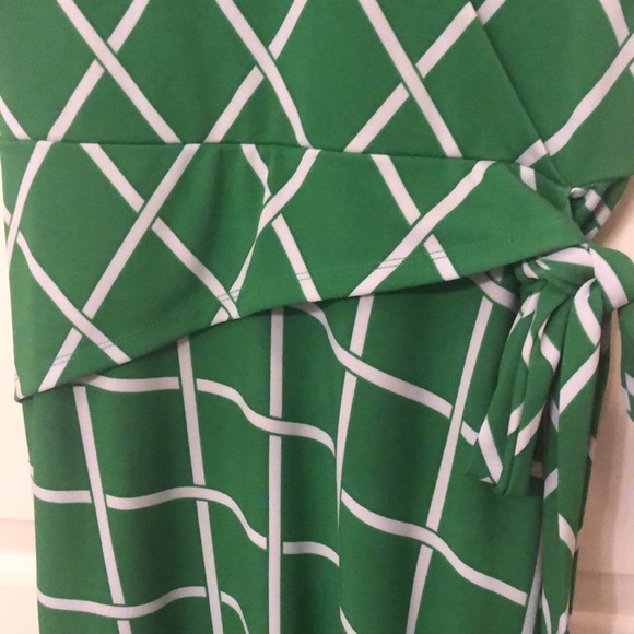 Ann Taylor Green & White Sleeveless Dress. MP. - Picture 5 of 6